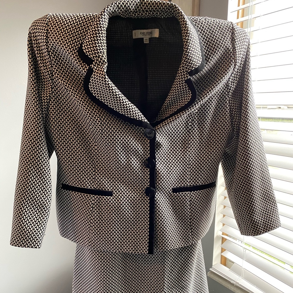 Jones studio suit